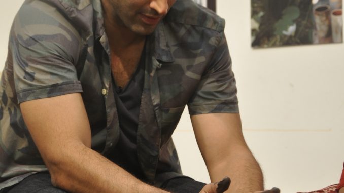 Aditya Roy Kapur takes pottery class from bhabhi, Shayonti Aditya Roy Kapur takes pottery class from bhabhi, Shayonti